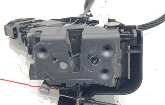 Volvo C30 Front door lock 30799302