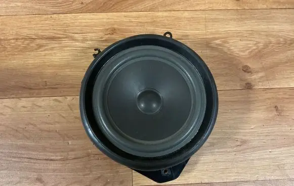 Audi A4 S4 B7 8E 8H Front door speaker 8E0035411