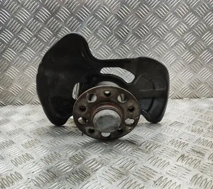 Mercedes-Benz C W204 Front wheel hub A2043320101