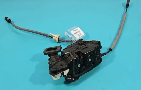 Volkswagen Golf VII Front door lock 5K1837015D IMPRK1586802