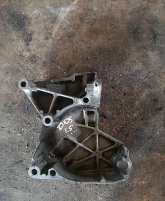 Nissan Qashqai Engine mounting bracket 8200633253