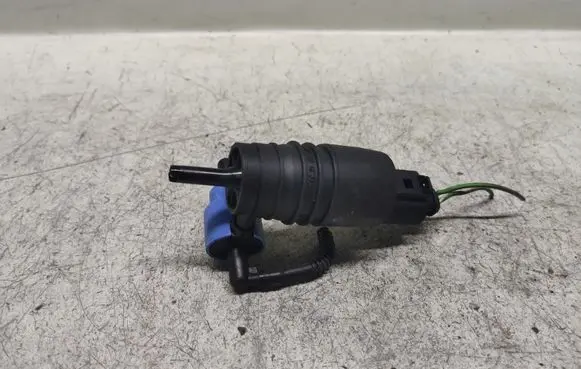 Volkswagen Golf IV Windscreen/windshield washer pump 107819