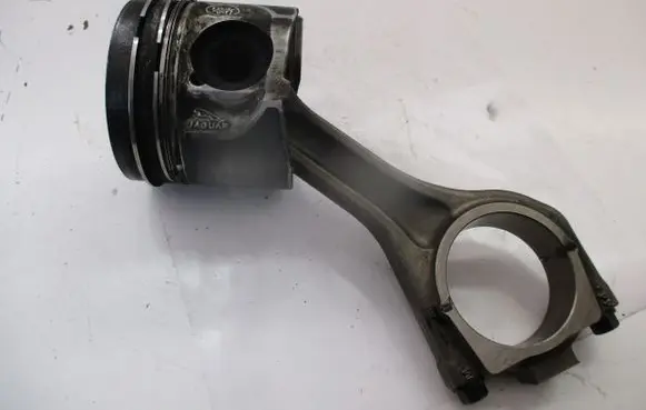 Jaguar XE Piston with connecting rod 083155 204DTD