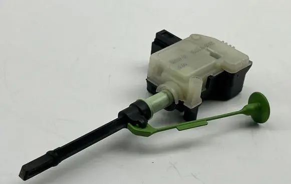 Volvo XC60 Fuel tank cap lock 86113136