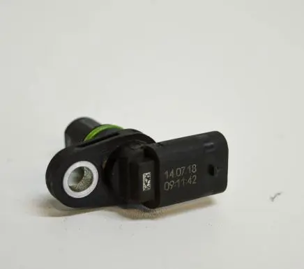 Volkswagen Jetta VII Camshaft position sensor 04C907601A