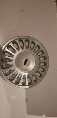 Ford Mondeo MK II R15 wheel hub/cap/trim HS7Y1130AB