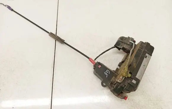 Opel Astra H Rear door lock 13210738