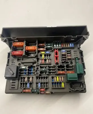BMW 1 E81 E87 Fuse module PA6GFGK30 10688710 GEPMAN7