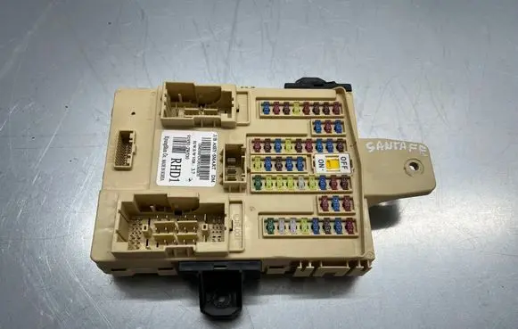 Hyundai Santa Fe Fuse module 919502W530
