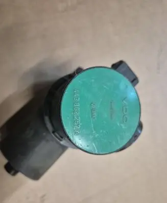 Volkswagen Golf II Central locking vacuum pump 443862257A