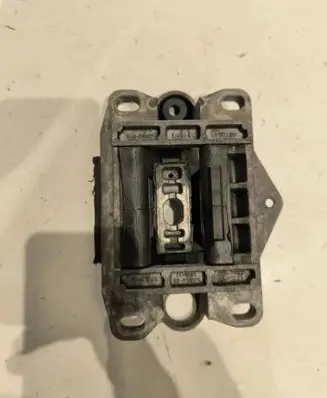 Jaguar X-Type Engine mount bracket 1S717M122