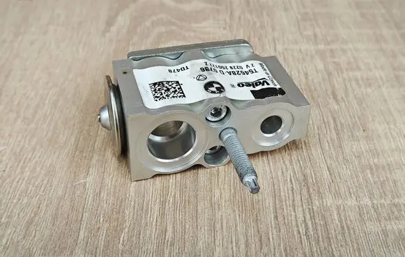BMW 4 G22 G23 G24 G26 Air conditioning (A/C) expansion valve 6994989