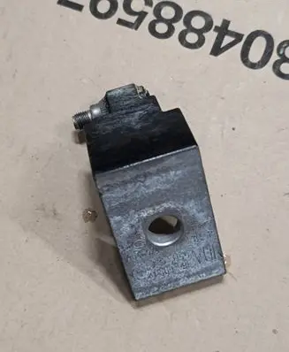 BMW X5 F15 Front door lower hinge 7325056