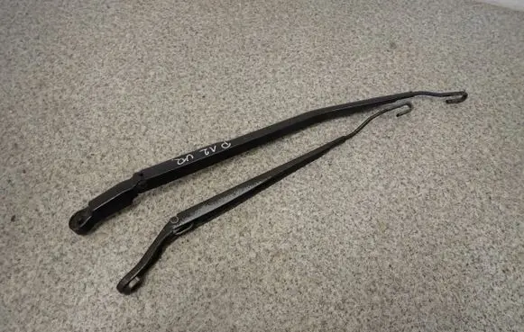 Nissan Primera Front wiper blade arm