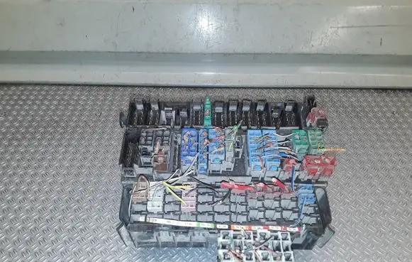 Volkswagen Transporter - Caravelle T4 Fuse module 357937039