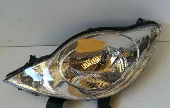 Peugeot 107 Headlight/headlamp 811500H030