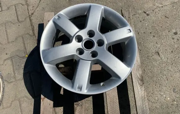 Nissan Qashqai R17 alloy rim 