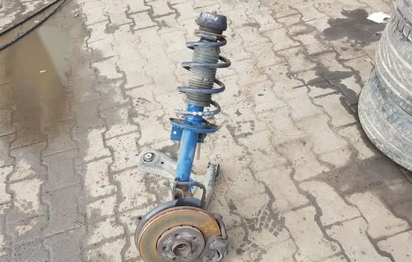Volkswagen Polo V 6R Front wheel hub spindle knuckle