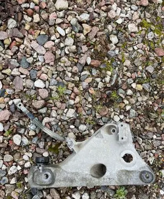BMW X5 E70 Engine mounting bracket 6790021