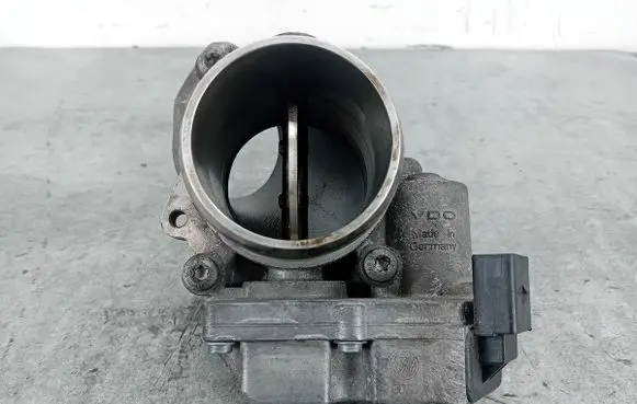 Audi A4 S4 B7 8E 8H Throttle body valve 