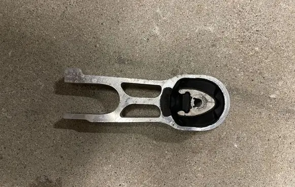 Peugeot 2008 II Engine mount bracket FSGDDV