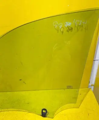 Renault Clio III Front door window glass four-door