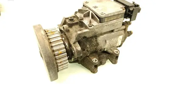 Audi A6 S6 C5 4B Fuel injection high pressure pump 0470506038