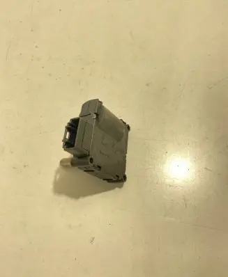 Audi A8 S8 D3 4E Air flap motor/actuator 0132801323 MF1168802240