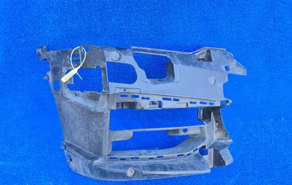 BMW 5 G30 G31 G38 Front bumper mounting bracket 8064968