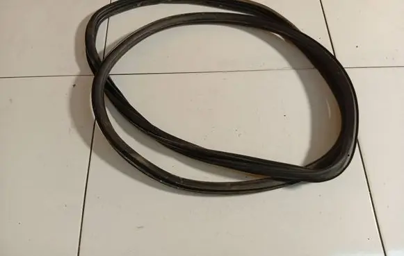 Opel Zafira B Rubber seal front coupe door 