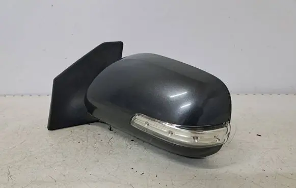 Toyota Avensis T250 Front door electric wing mirror 