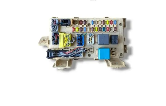 Toyota Avensis T250 Fuse module 82641-05070