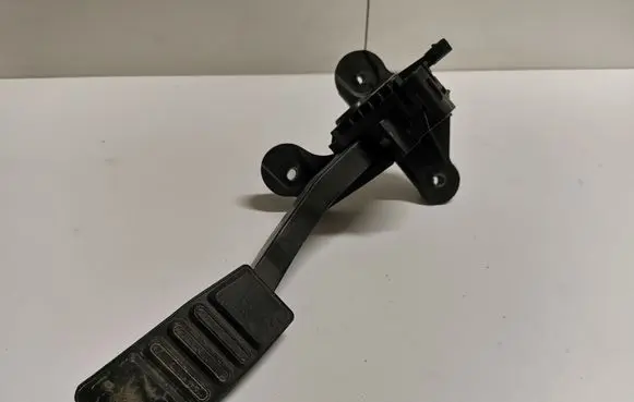 Ford Mustang V Accelerator throttle pedal CR339F836BA