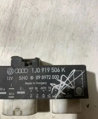 Volkswagen Golf IV Coolant fan relay 1J0919506K