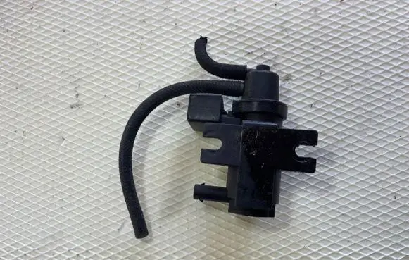 BMW 5 E60 E61 Turbo solenoid valve 11747805391