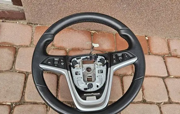 Opel Zafira C Steering wheel 13351029