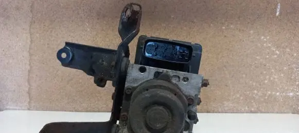 Toyota Avensis T250 ABS Pump 4451044051