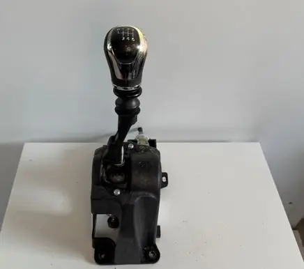 Nissan Pulsar Gear shifter/selector 341013ZV0A