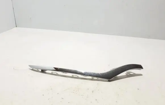 Front bumper splitter molding