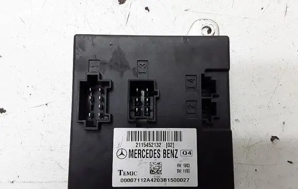 Mercedes-Benz E W211 Engine control unit/module 2115452132