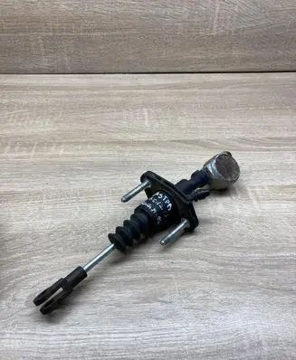 Opel Astra G Clutch master cylinder 90523769