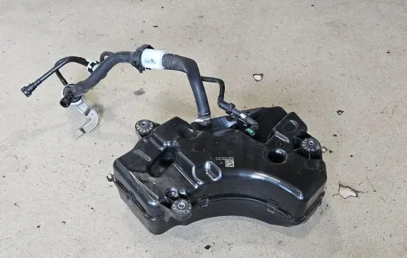 BMW X3 G01 AdBlue liquid reservoir 9884894