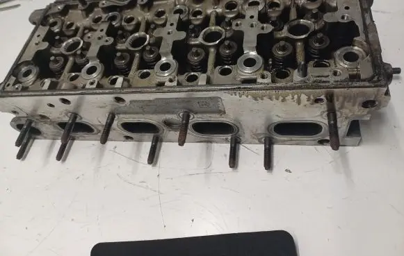 Volkswagen PASSAT B8 Engine head 04L103373E