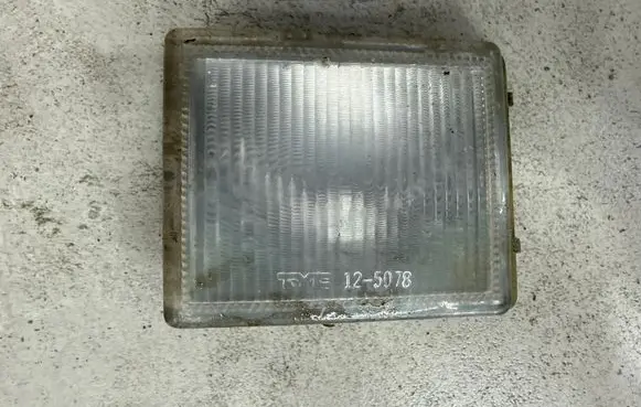 Volkswagen Golf III Front reflector 125078B