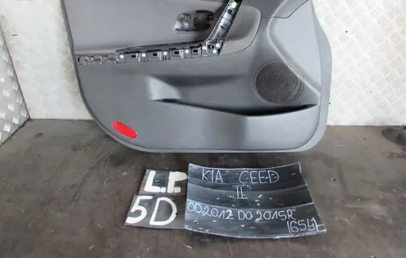 KIA Ceed Front door card panel trim