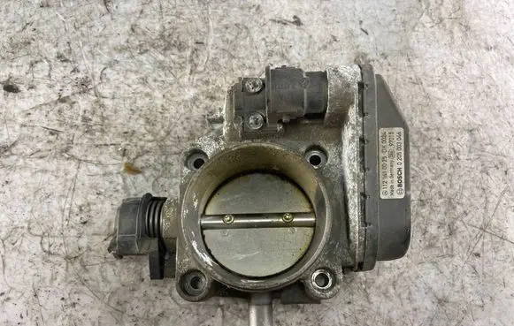 Mercedes-Benz E W210 Throttle valve 1121410025 0205003046