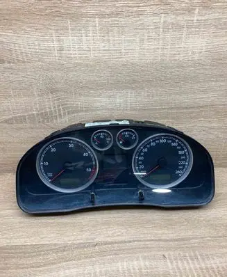 Volkswagen PASSAT B5 Speedometer (instrument cluster) 3B0920827A 110080198