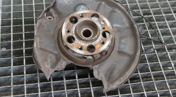 Mercedes-Benz CLK A209 C209 Rear wheel hub