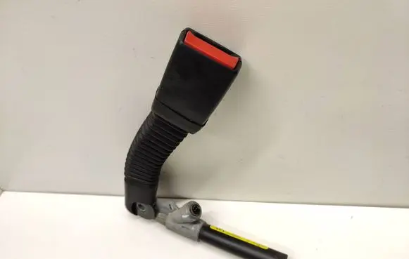 BMW X3 E83 Front seatbelt buckle 33017251