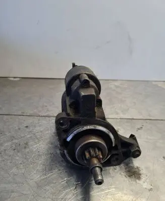 Volkswagen Golf III Starter motor 0331303147